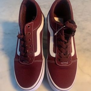 Brand New Vans Boys Sneaker Color Burgundy Size 3.5